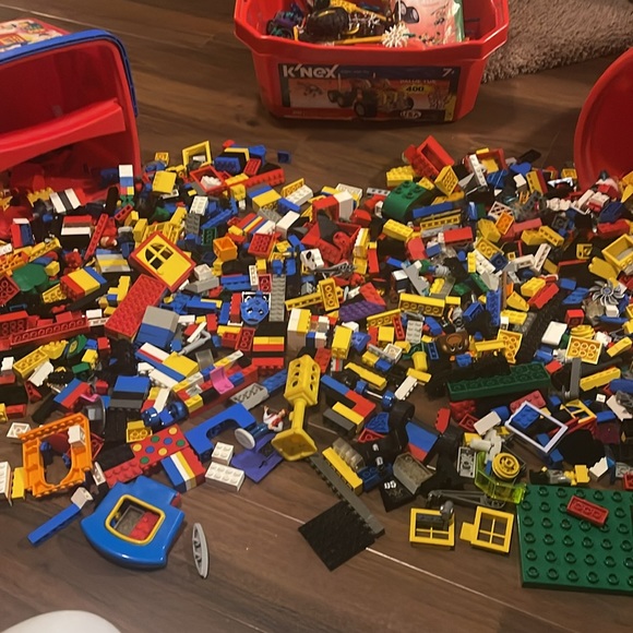 VINTAGE LEGOS/not negotiable on price - Picture 3 of 13